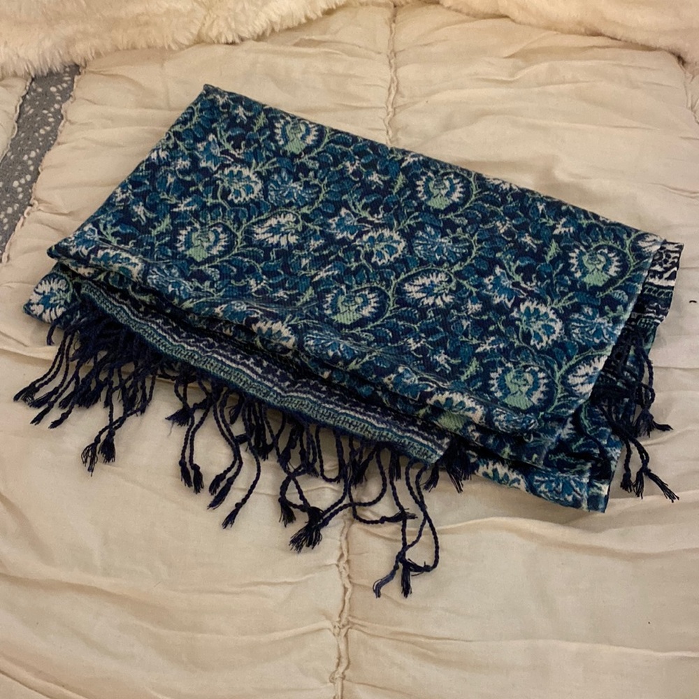 Lucky Brand scarf with tassels